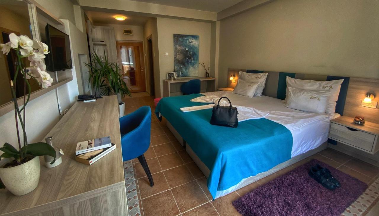 Montebay Perla Hotel Prčanj Kültér fotó