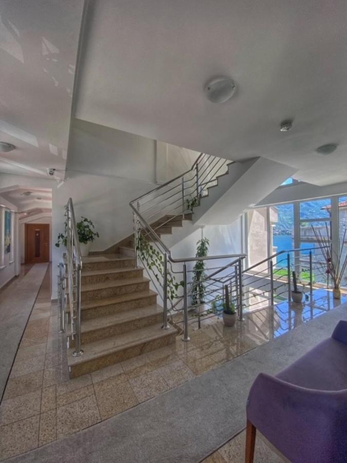 Montebay Perla Hotel Prčanj Kültér fotó