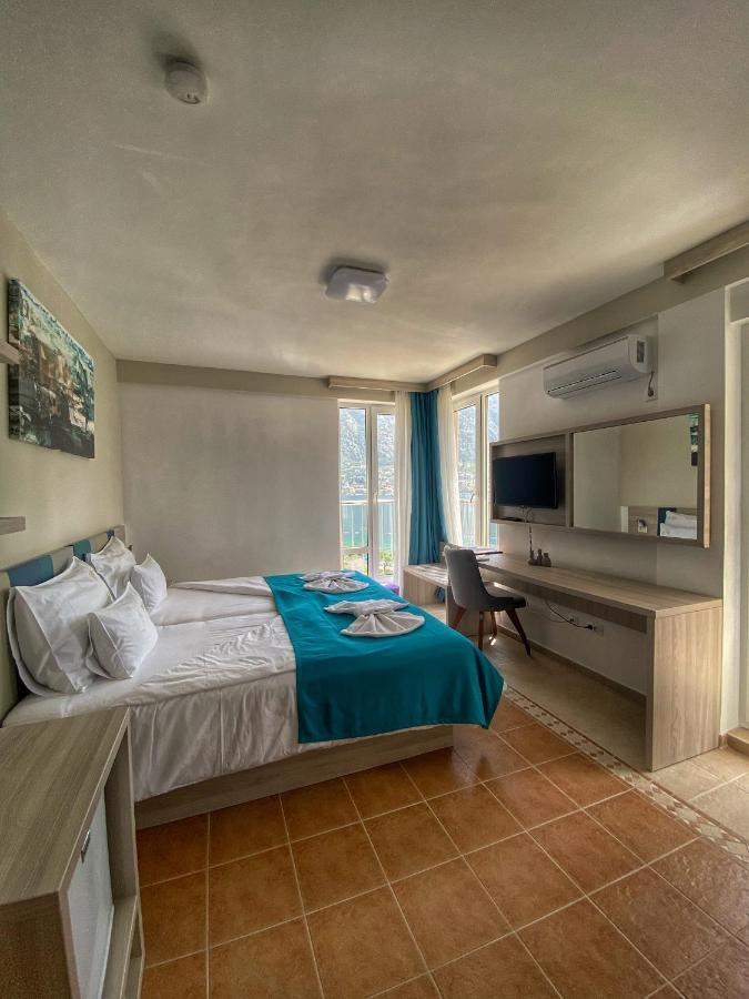 Montebay Perla Hotel Prčanj Kültér fotó