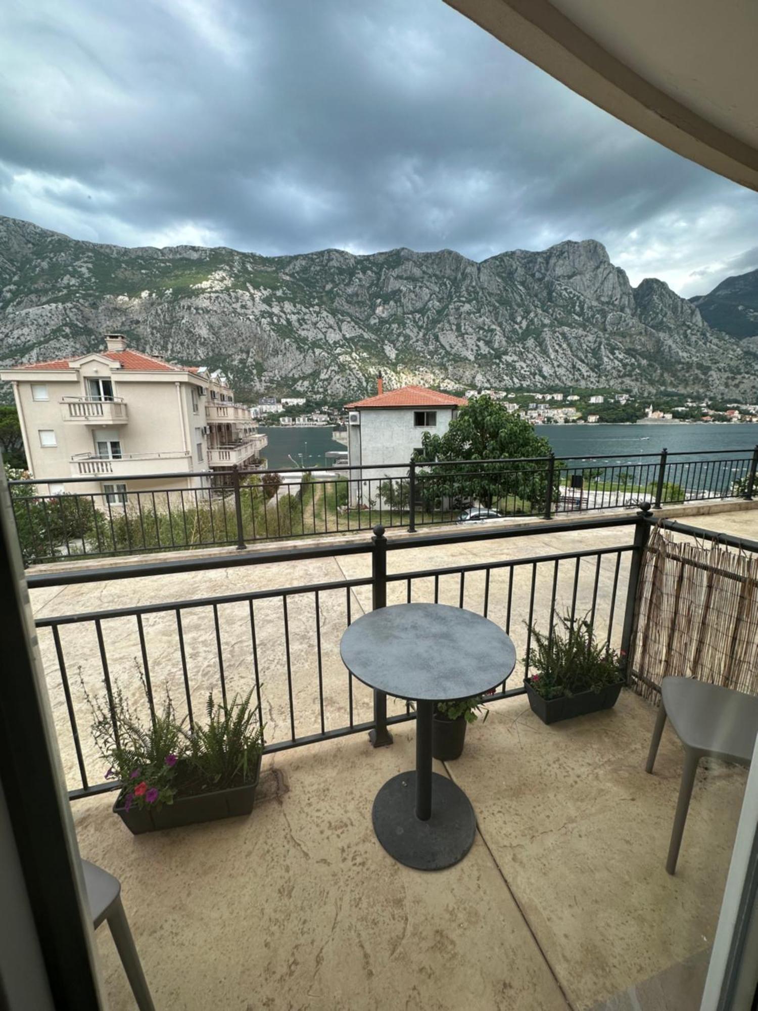 Montebay Perla Hotel Prčanj Kültér fotó