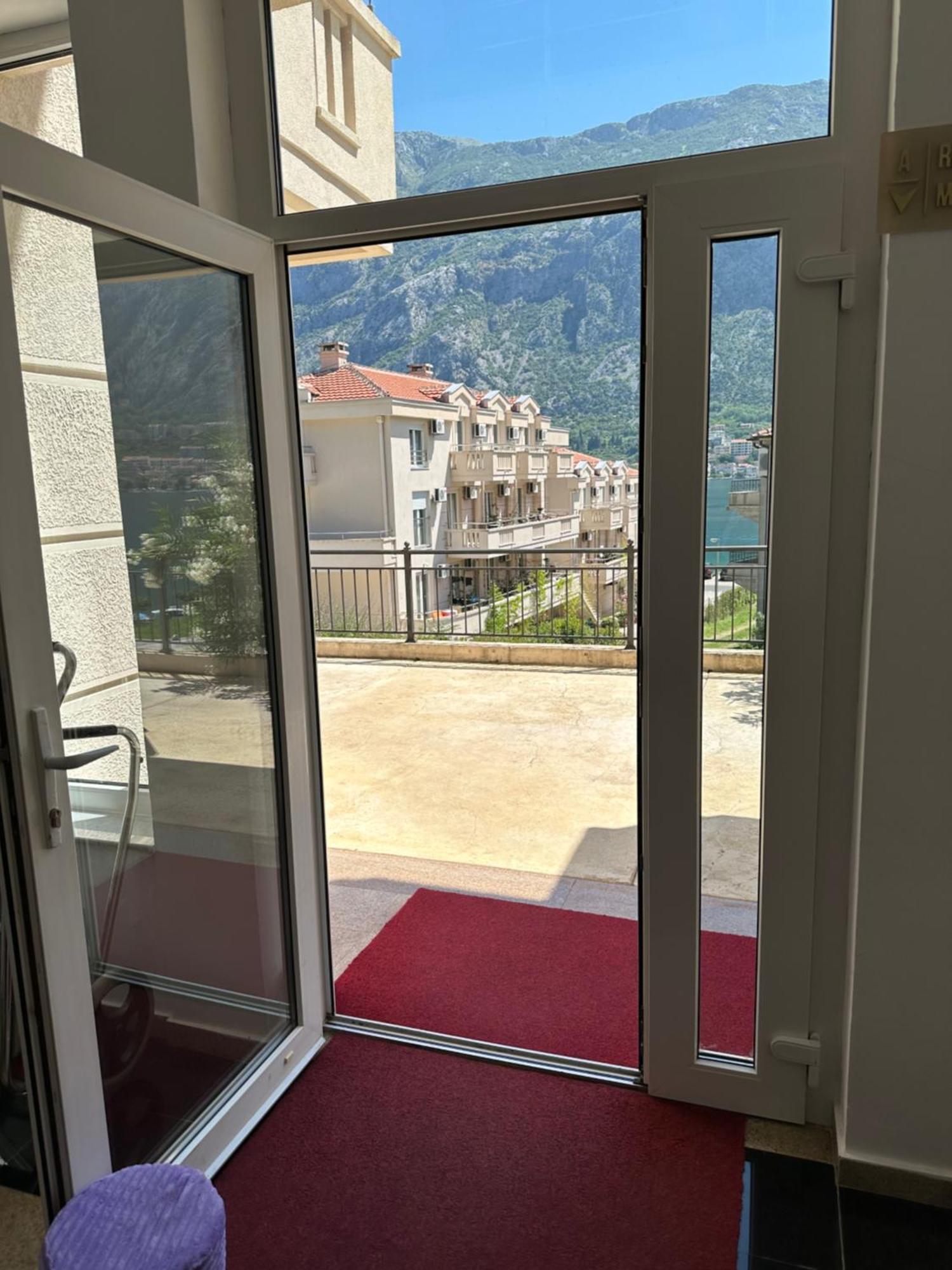 Montebay Perla Hotel Prčanj Kültér fotó