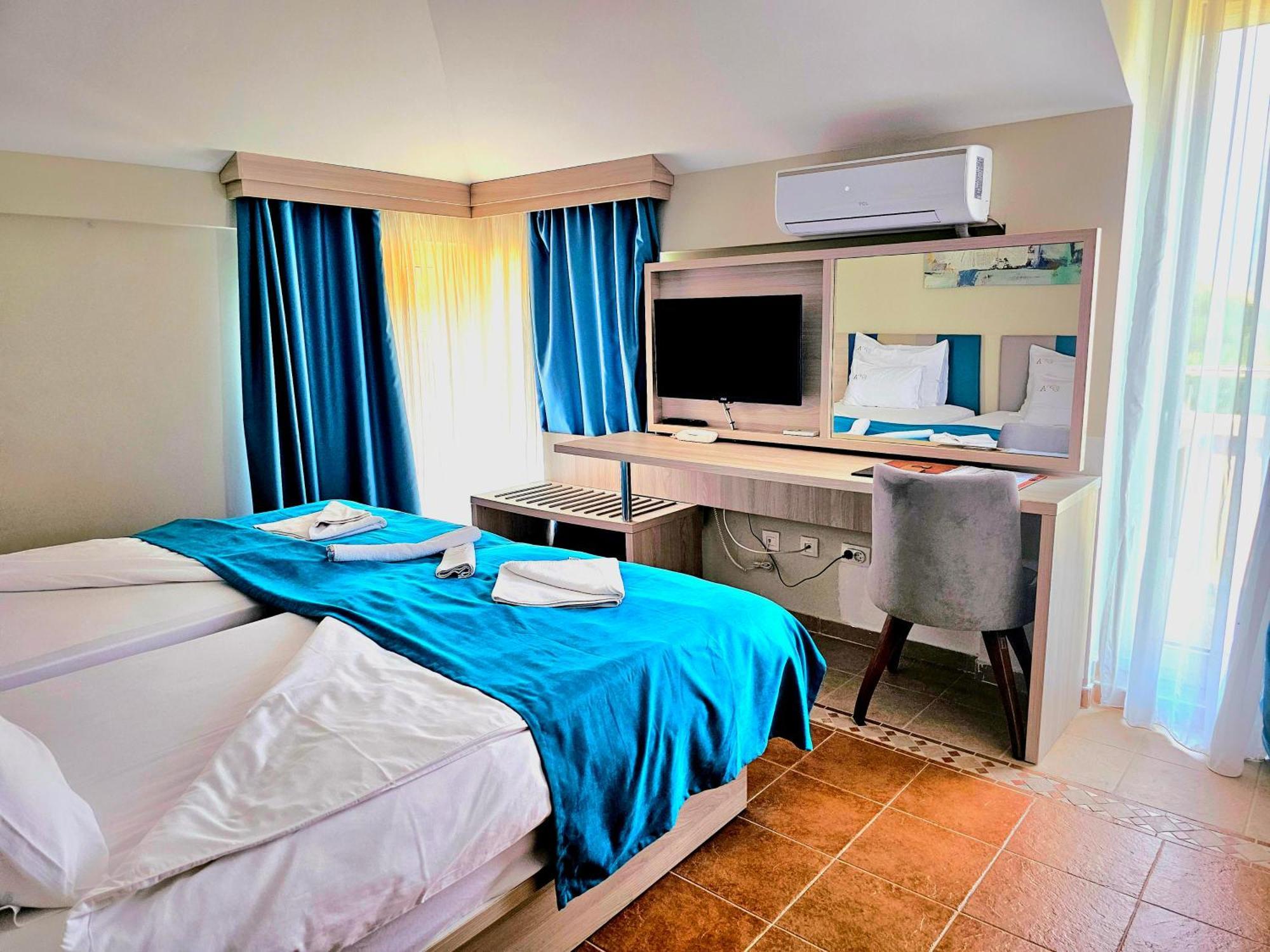 Montebay Perla Hotel Prčanj Kültér fotó