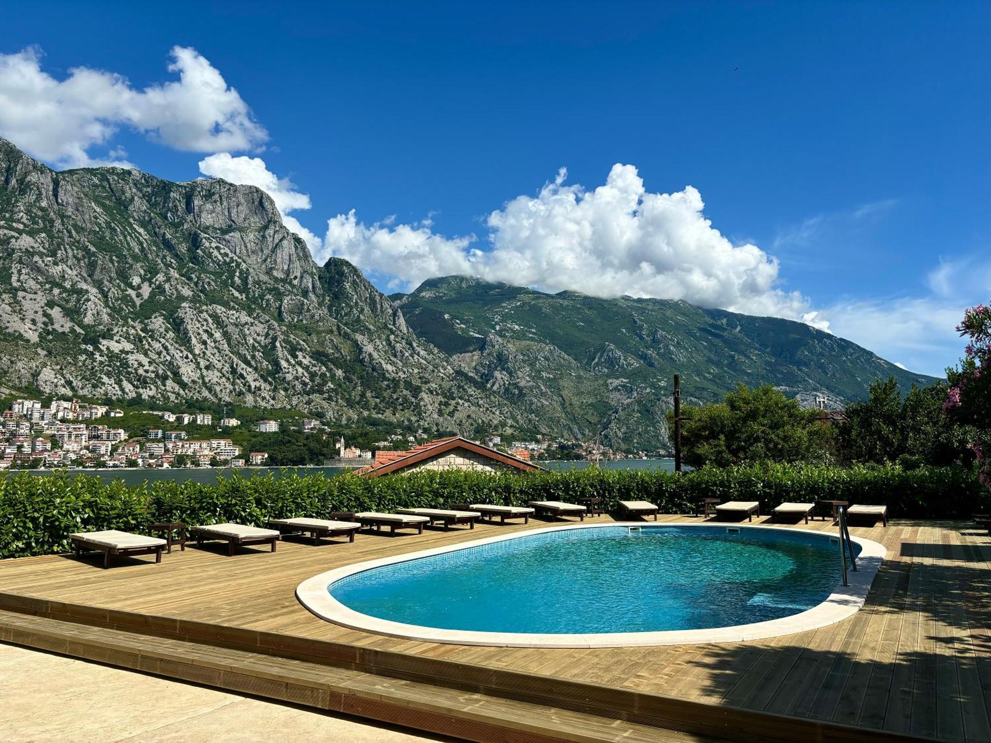 Montebay Perla Hotel Prčanj Kültér fotó